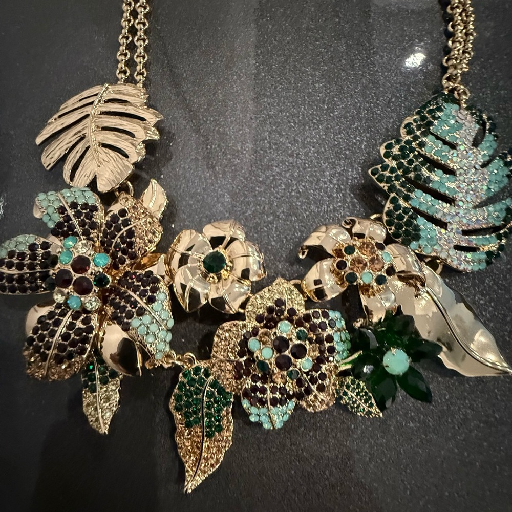 Floral Statement Necklace in Gold and Green